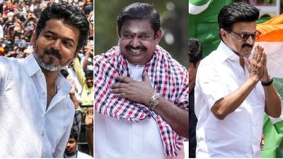 பேமிலி வாட்ஸ்அப் குரூப் மாதிரி மாறிப்போன தமிழக அரசியல்!