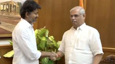 நான் ரெடிதான் வரவா? வாய்ப்பு கேட்கும் விஜய்! பத்தல பத்தல.. அடம் பிடிக்கும் ஆளுநர்! ரெடியான அறிக்கை! 