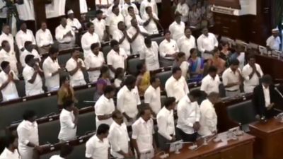 10ஆவது படிச்சிட்டு டாக்டரா? கல்வித் தகுதியில் ரீல் சுற்றும் தவெக எம்எல்ஏக்கள்: பகீர் ரிப்போர்ட்!