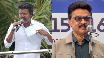 பெரிய மீனை இறக்கிய விஜய்.. லட்டு மாதிரி திமுகவிற்கு சாதகமான முடிவு.. ஸ்டன் ஆகி நின்ற தவெக!