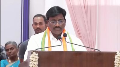 மேலூர் காங்கிரஸ் எம்எல்ஏ பெ.விஸ்வநாதனுக்கு அமைச்சர் பதவி கிடைத்தது எப்படி? அதிலும் உயர்கல்வித் துறை!