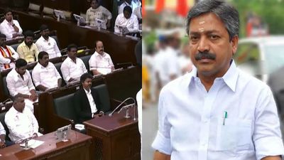 விஜய் அமைச்சரவையில் அதிமுகவுக்கு 4 அமைச்சர் பதவியா? சி.வி.சண்முகத்தின்  'Rebel'   சக்ஸஸ்?