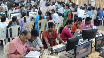 குறைகிறது பொறியியல் படிப்புக்கான கட் ஆப்.. வழக்கம் போல் இசிஇ, சிஎஸ் பிரிவுகளில் நேர ஆர்வம்! 