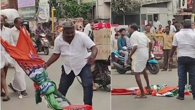 மயிலாடுதுறையில் பரபரப்பு! ஆளுநருக்கு எதிராக போராட்டத்தில்.. காங்கிரஸ்-திமுக மோதல்!