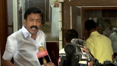 அதிமுக எம்எல்ஏக்கள் கூட்டம் ரத்து? தவெகவுக்கு உங்கள் தலைமையில் ஆதரவா? சி.வி. சண்முகம் சொன்னது என்ன?