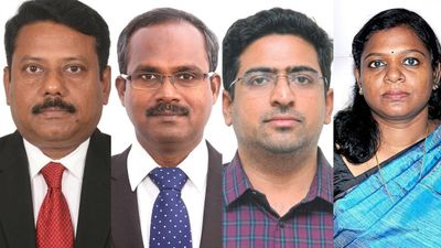 விஜய்யின் நிழலாக மாறும் 4 செயலாளர்கள்! அதிக துறைகளை அள்ளிய ஐஏஎஸ் யார்? வெளியானது அதிரடி பட்டியல்!