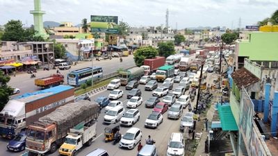 வெள்ளிக்கிழமை வந்தாலே நடுங்கும் சென்னை.. தம்பரம் -திருச்சி  8 வழிச்சாலை.. மத்திய அரசு தாமதிப்பது ஏன்