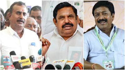 எடப்பாடி வீட்டிற்கு வந்த எஸ்பி வேலுமணி.. சிவி சண்முகம் மட்டும் மிஸ்ஸிங்.. தனித்துவிடப்படுகிறாரா?