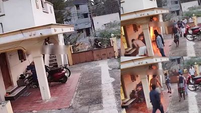 கேடிஎம் பைக்கில் வந்த கும்பல்..காதலிக்க மறுத்த பெண் வீட்டில் மண்ணெண்ணெய் பாட்டில் வீச்சு..கோவை ஷாக்!