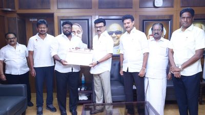 திமுகவில் இணைந்தார் அலிம் அல்புகாரி.. காங்கிரஸ் கட்சியின் செயல்பாட்டால் அதிரடி முடிவு!