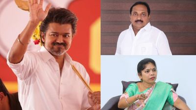 பெரம்பூர் தொகுதி ரிசல்ட்.. விஜய் மகுடம் சூடுவாரா? ஆர்.டி சேகர் மீண்டும் வெல்வாரா? யாருக்கு முன்னிலை?