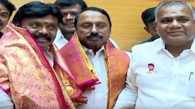  எம்.எல்.ஏ பதவியை ராஜினாமா செய்த கையோடு, அமைச்சர்களை சந்தித்து தவெகவில் இணைந்த இசக்கி சுப்பையா!