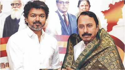 செங்கோட்டையனுக்கு மிக முக்கிய பதவி! கையில் கடிதத்துடன்.. ஆளுநர் மாளிகைக்கு போன விஜய்!