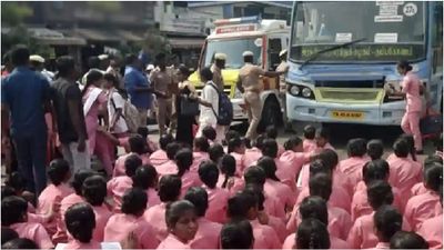 தவறான சிகிச்சை.. களத்தில் குதித்த நர்சிங் மாணவிகள்! சமாதான பேச்சுவார்த்தையால் போராட்டம் வாபஸ்!