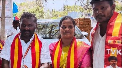காஞ்சிபுரம் படப்பையில்.. முதியவருக்கு பட்டை நாமம் போட்ட தவெக பெண் நிர்வாகி! 9 லட்சம் அபேஸ்!