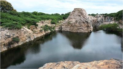 ஆக்ஷனில் இறங்கிய தமிழ்நாடு அரசு.. மதுரையில் 11 கல் குவாரிகள் மூடல்! வெளிச்சத்திற்கு வந்த விதி மீறல்!