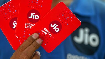 Jio: ரூ.35,100 மதிப்பிலான கிப்ட்.. அள்ளி தரும் ஜியோ.. கூடவே இன்னொரு சர்ப்ரைஸ்! அடடே இது தெரியாம போச்சே!
