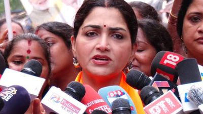 குடும்பங்களுக்குள் புகுந்து அவதூறு.. ‘குற்றம் நிரூபித்தால் உயிரோட விடக்கூடாது!’ குஷ்பு ஆவேச பேட்டி