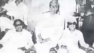 கூட்டணி மட்டுமா? திமுக - அதிமுக கட்சிகளை ஒன்றாக இணைக்க நடந்த முயற்சி.. 1979ல் என்ன நடந்தது?