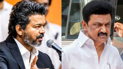 இதிலிருந்து திமுக மீள்வதெல்லாம் ரொம்ப கஷ்டம்.. விஜய் வைத்த பெரிய ஆப்பு.. இனி வெற்றி வெகுதூரம்தான்