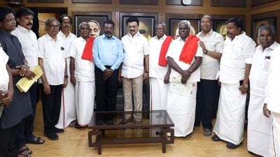 விஜய் ஸ்டாலினிடம் ஆட்சியை மட்டும் பறிக்கவில்லை.. கூடாரத்தை காலி செய்யும் கூட்டணி கட்சிகள்