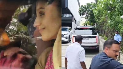 Trisha: தவெக முன்னிலை! முகம் முழுக்க சிரிப்புடன் விஜய்யின் நீலாங்கரை வீட்டிற்குள் சென்ற திரிஷா!