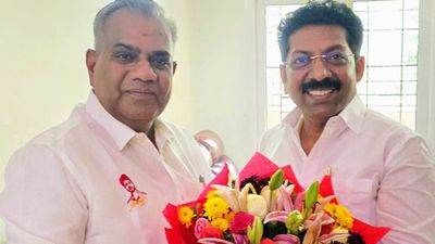 P.Saravanan: திமுக டூ பாஜக டூ அதிமுக டூ தவெக! மீண்டும் கட்சி தாவிய மதுரை டாக்டர் சரவணன்! யார் இவர்?