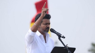 9:27 மணி நிலவரம்: தமிழக அரசியலில் நிலநடுக்கம்... 76 இடங்களில் தவெக முன்னிலை!