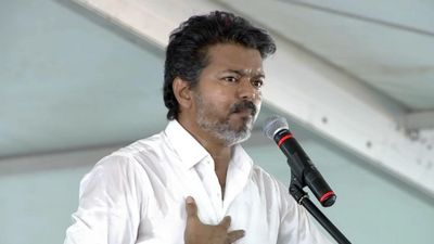 35% வாக்குகளுடன் தவெக முதலிடம்! திணறும் திராவிடக் கட்சிகள்! பனையூரில் கொண்டாடும் விஜய் கட்சியினர்!
