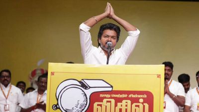 தவெகவின் 4 மெகா சொதப்பல்கள்.. திக்கு தெரியாத திசையில் விஜய் 