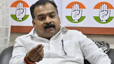 ஒரே ஒரு மனுஷனை வீழ்த்த இப்படியா? கைகோர்த்த திமுக, அதிமுக.. பதற வைத்த மாணிக்கம் தாகூர்.. தவெக அதிரடி