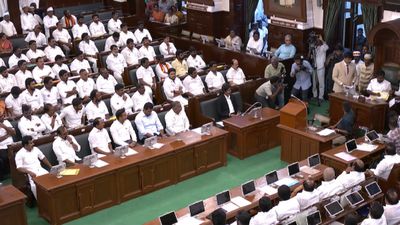 சட்டசபையில் விஜய்க்கு அடுத்து ஆனந்துக்கு இருக்கை! யாருக்கு எந்த சீட்?