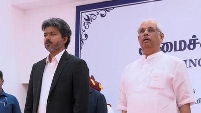 20 வருடத்திற்கு பின் பெரிய மாற்றம்! லாபி செய்த மூத்தவர்கள்! ஓரம்கட்டிய விஜய்! இளைஞர்களுக்கு வாய்ப்பு 