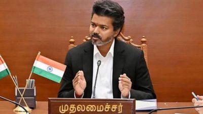  பள்ளிகள் திறப்பு எப்போது? வெயில் கொளுத்தி வரும் நிலையில் முதலமைச்சர் விஜய் முக்கிய ஆலோசனை!