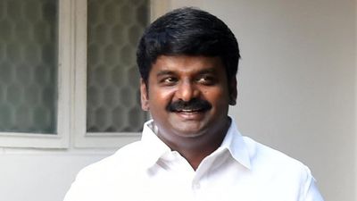 விஜயபாஸ்கரின் முயற்சிக்கு முட்டுக்கட்டை.. தவெகவில் கிளம்பிய புகைச்சல்.. ஆட்டத்தை மாற்றிய டெல்லி