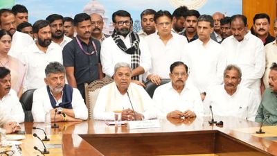 கர்நாடகா புது முதல்வர் யார்? டிகே சிவக்குமார் பெயரை சொல்ல மறுத்த சித்தராமையா! அழிக்கப்பட்ட மெசேஜ்