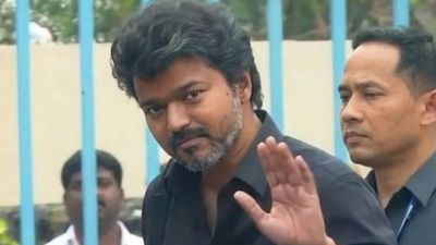 ஆட்சிக்கு எதிரான அலை அல்ல.. 'சைலண்ட் விஜய் அலை'!