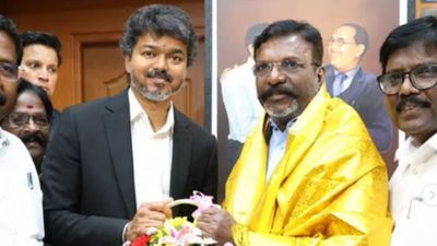 விஜய்யின் அமைச்சரவையில் விசிக இடம் பெறுவதில் திருமாவளவன் தயங்குகிறாரா? ஏன் இவ்வளவு யோசனை?