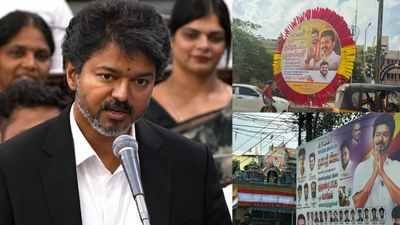 விஜய் ஸ்ட்ரிக்ட் ஆர்டர்.. இனி பேனர், பிளக்ஸ்,பதாகைகள் வைக்கக் கூடாது.. தவெக அதிரடி உத்தரவு!