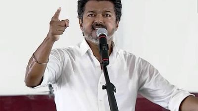 டிட்டோ முதல்வன் படத்துல மாதிரியே.. அனுபவம் + இளைஞர் படை! லீக்கான தவெக விஜய்யின் அமைச்சரவை பட்டியல்! 