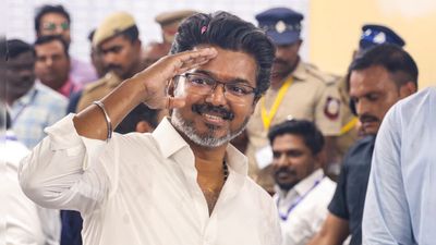 சொத்தை அமைச்சரவை.. 25 லட்சம் இன்சூரன்ஸ் சாத்தியமா? தவெக ஆட்சி நீடிக்காது: அய்யநாதன் அட்டாக்