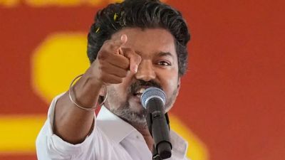 வேட்புமனு முதல் தற்போது வரை.. விஜய்யை கோர்த்துவிடும் முக்கிய நிர்வாகிகள்.. கொதிக்கும் தவெகவினர்! 
