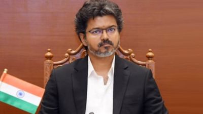இதெல்லாம் எந்த நினைப்பில் விஜய் செய்கிறார் தெரியலையே.. மிகப்பெரிய ரிஸ்க்.. சறுக்குனா காலிதான்!