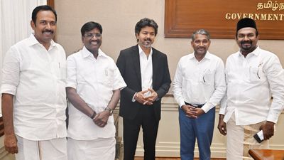 முதல்வர் விஜய்யை கோழை, ஊழல்வாதி என்று பதிவிட்ட வன்னியரசு இன்று அமைச்சர்.. பாஜக கிண்டல்