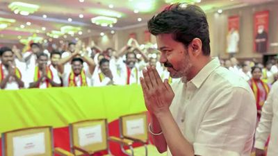 எம்ஜிஆருக்கு அடுத்து விஜய்?  1977க்கு பிறகு தமிழ்நாட்டில் முதல் முறையாக அரசியல் மாற்றம் 