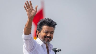 திமுக, அதிமுக செய்த வரலாற்று தவறு? விஜய்க்கு சாதகமானது எப்படி? 