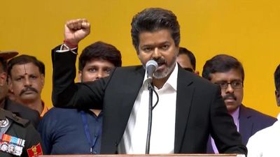 திருவள்ளூர் மாவட்டத்தில் 10-ல் 9 தொகுதி வென்ற தவெக.. அமைச்சரவையில் ஒருவருக்கு கூட இடமில்லை