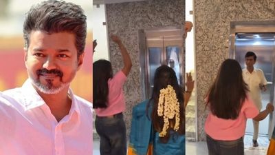 விஜய் வீட்டில் தொடங்கிய கொண்டாட்டம்.. அப்பா எஸ்ஏ சந்திரசேகர் கொடுத்த ரியாக்ஷன்!