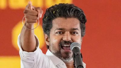 விஜய் முதலில் பெரும்பான்மை உடன் வரட்டும்.. ஆளுநர் செய்வது சரி.. பாஜக முழு ஆதரவு! 
