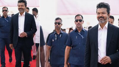 அஜித் ஸ்டைலில் விஜய்.. கோட் சூட் உடன் பதவியேற்கும் முதல் தமிழ்நாடு முதல்வர் விஜய்!